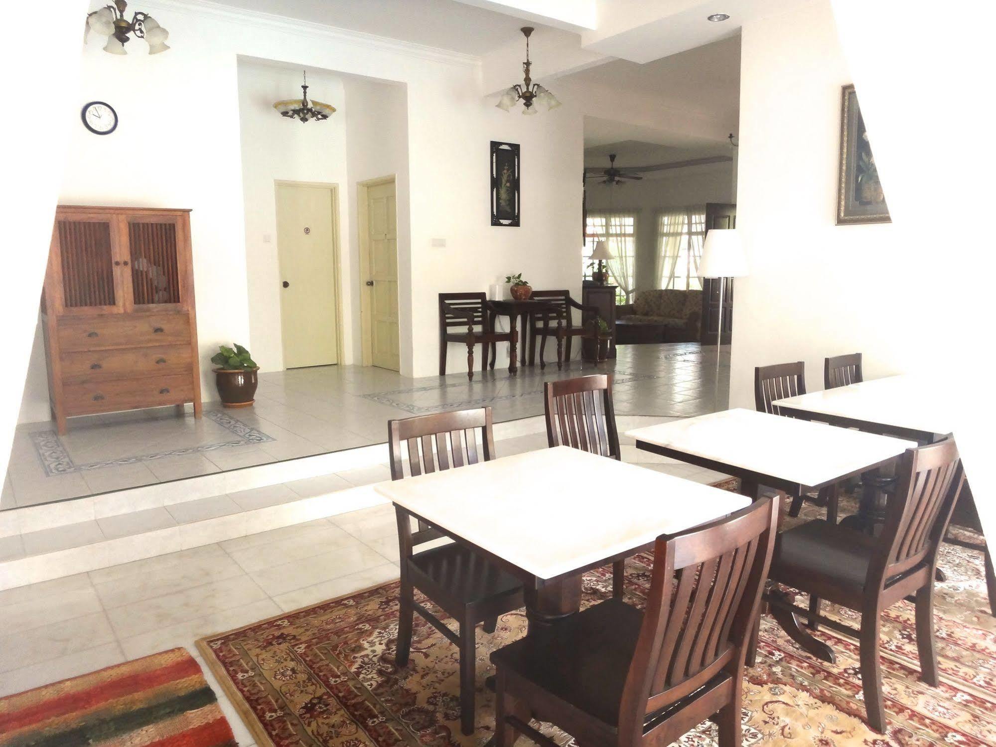 Rumah Putih Near Klia Sepang Dış mekan fotoğraf